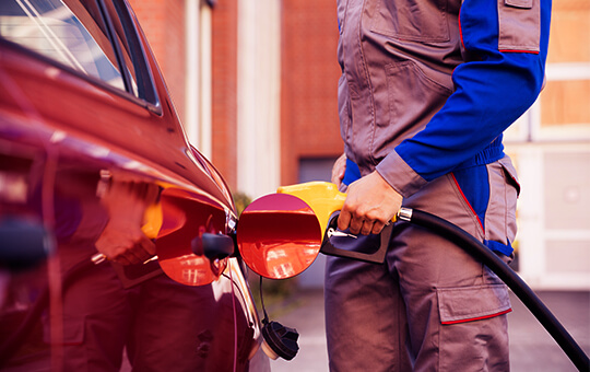 pista de combustível, postos de cidade e rodovia