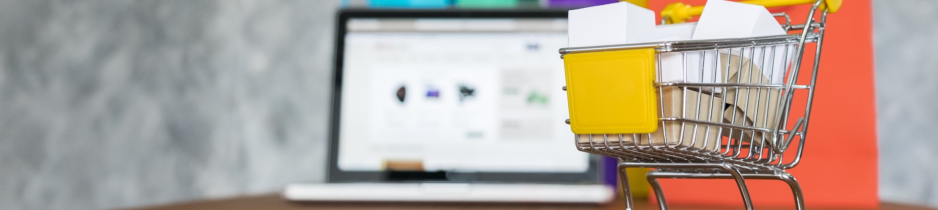 Marketplace In e Out: qual a diferença entre esses modelos?