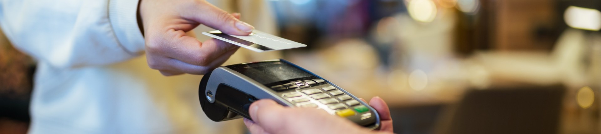 Pagamento sem contato no food service: como adotar na prática?