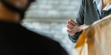 Entenda por que adotar o delivery para loja de conveniência e como fazê-lo!