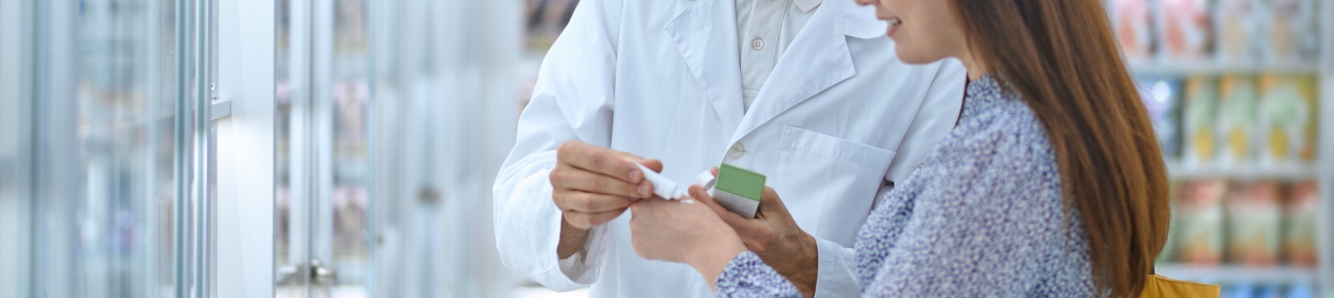 Atenção farmacêutica: o que é e como ela impacta nas vendas da farmácia?