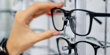 Como organizar um estoque de óculos em óticas?